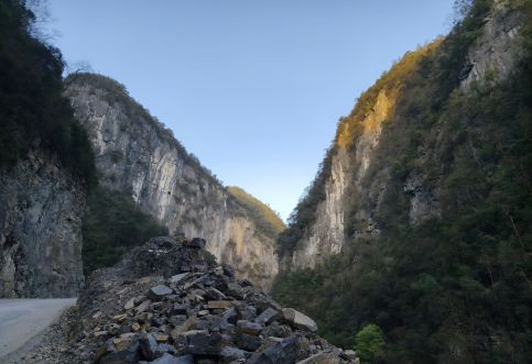 強暴雨天氣如何防范高邊坡地質災害